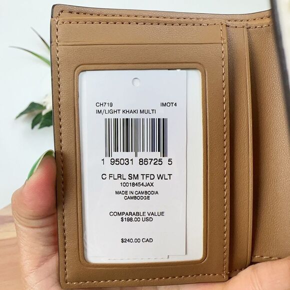 NWT‎ Coach Small Trifold Wallet In Signature Canvas With Floral Cluster Print - Picture 7 of 9